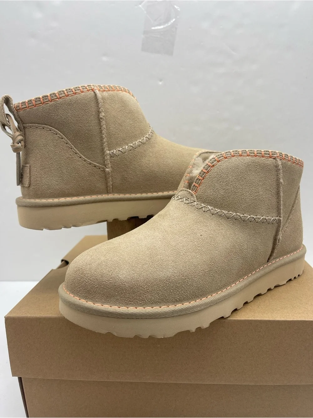 UGG W CLASSIC ULTRA MINI ELARIA
MDSD - Mustard Seed
Ankle Booties Shearling - Picture 9 of 16